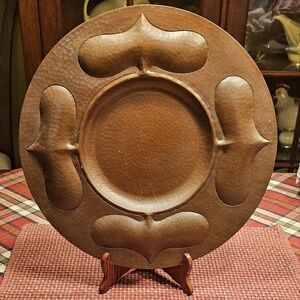 Cobre Workshops Hand-hammered Copper Stickley-style abstract leaf wall plate 13"